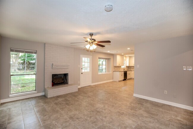 Building Photo - 802 Wavecrest Ln