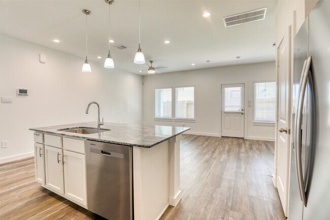 Building Photo - 3022 La Latina Dr