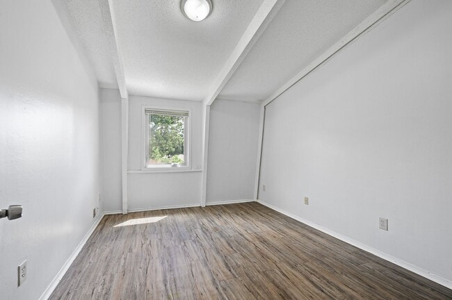 Building Photo - Single Family Home