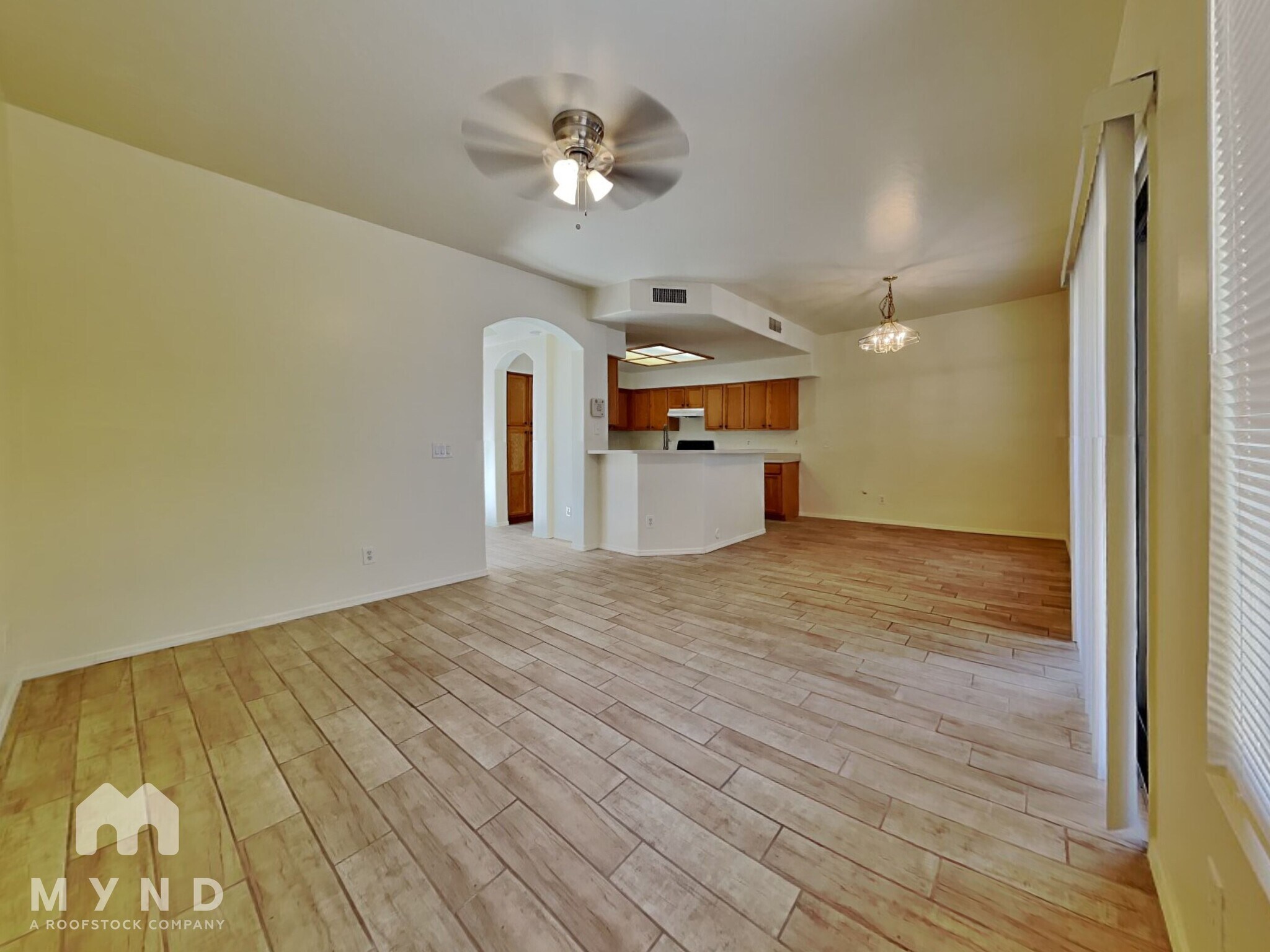 Building Photo - 10524 W Almeria Rd