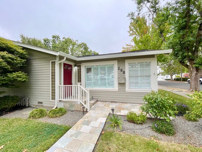 Building Photo - Charming 3 Bedroom 2 Bath Home in Old Town...