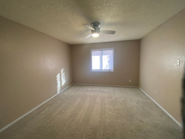Building Photo - Three bedroom, two bath home available for lease!