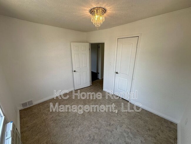 Building Photo - 2316 Spruce Ave