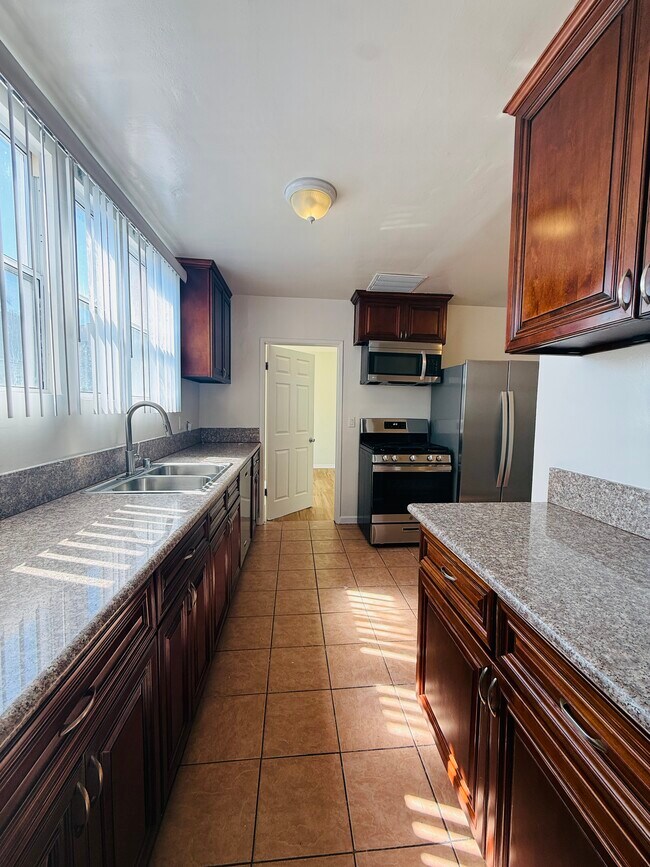 Building Photo - 818 Shenandoah St