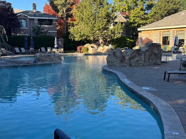 Building Photo - 900 S Meadows Pky