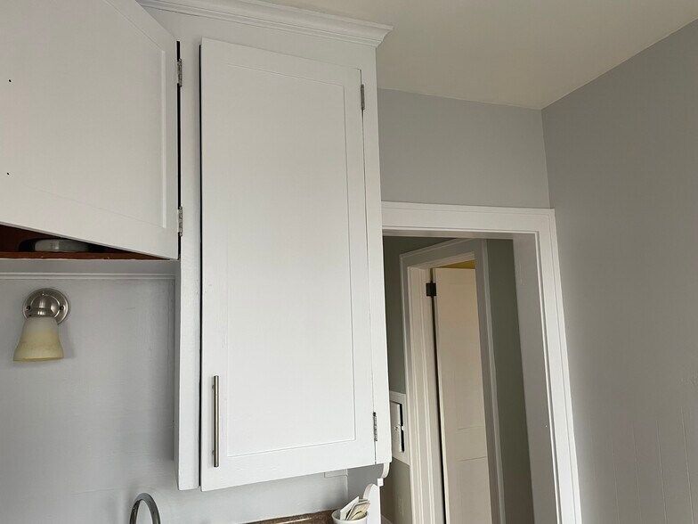 Kitchen - 320 E 5th St