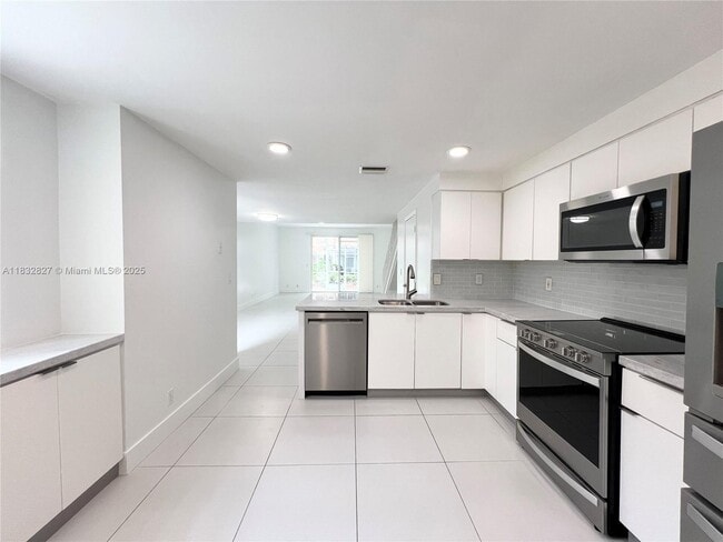 Primary Photo - 1524 Coronado Rd