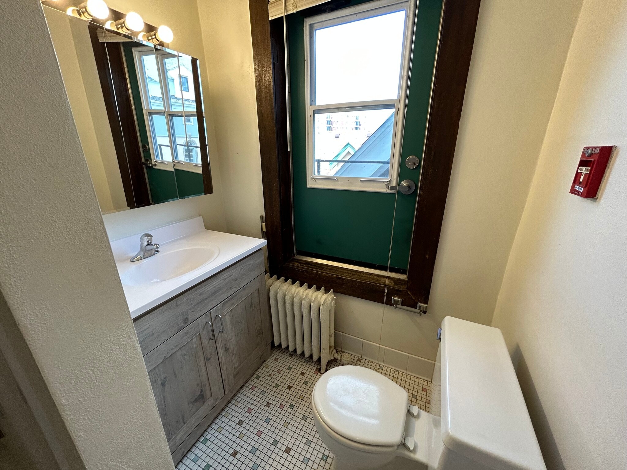 Building Photo - 612 Howard Plz