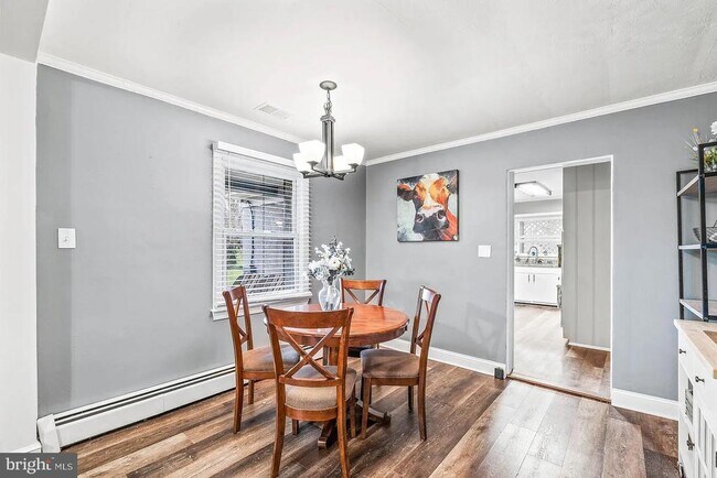 Building Photo - 8413 Rosemont Cir
