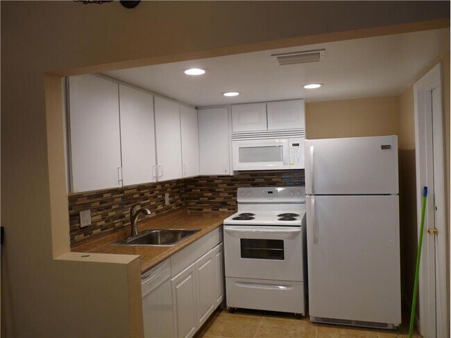 Building Photo - 622 NW 13th St