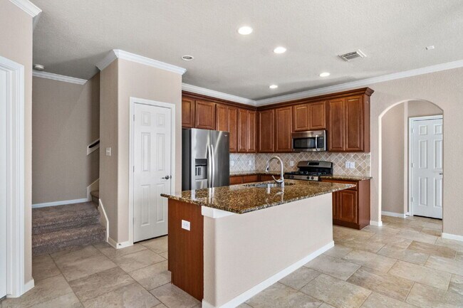 Building Photo - Exceptionally well-maintained Sterling Ridge Townhome boasts an array of desirable features!