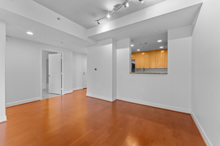 Building Photo - 3650 S Glebe Rd