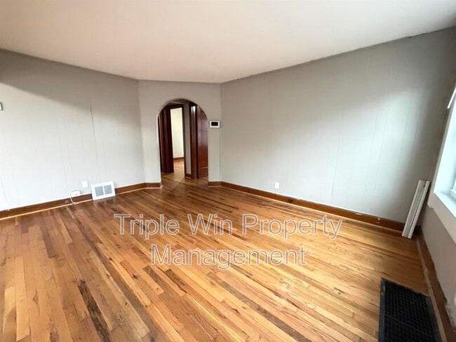 Building Photo - 6206 Evergreen Blvd