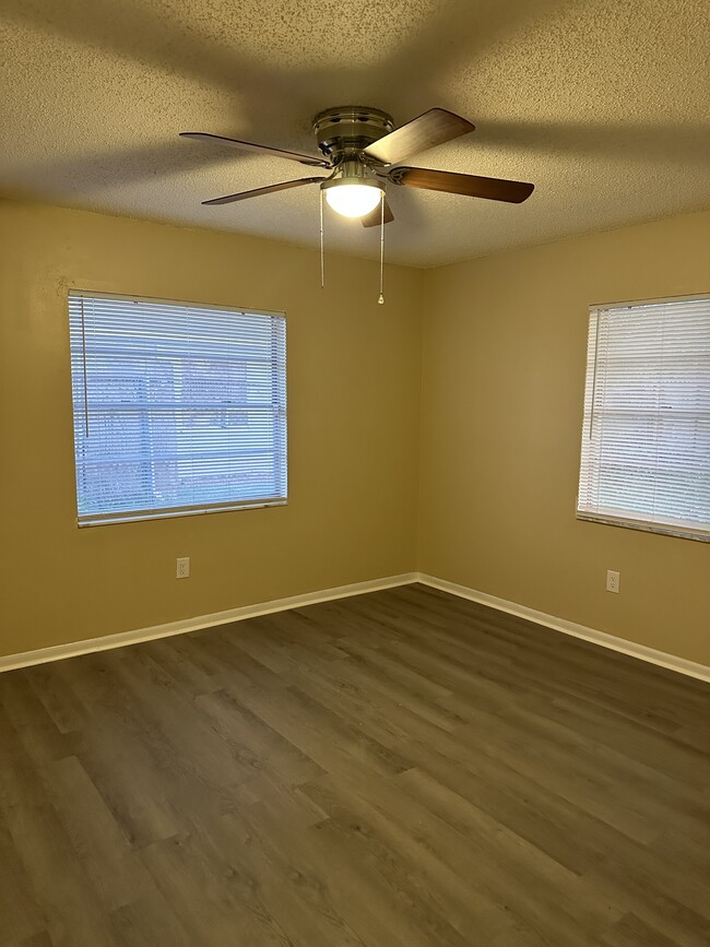 Building Photo - 3009 Ernest Dr