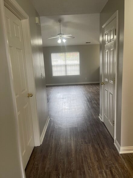 Building Photo - 406 Camden Cir