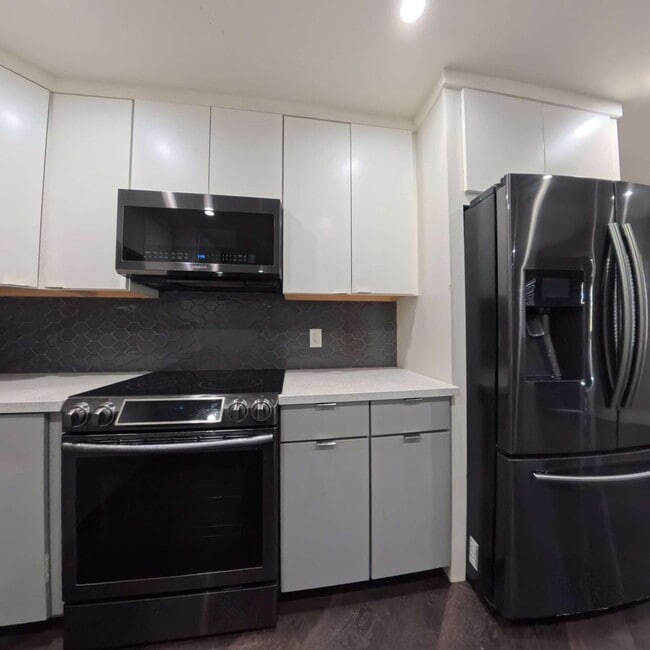 Building Photo - Highly Remodeled | 2nd Floor | Storage Room