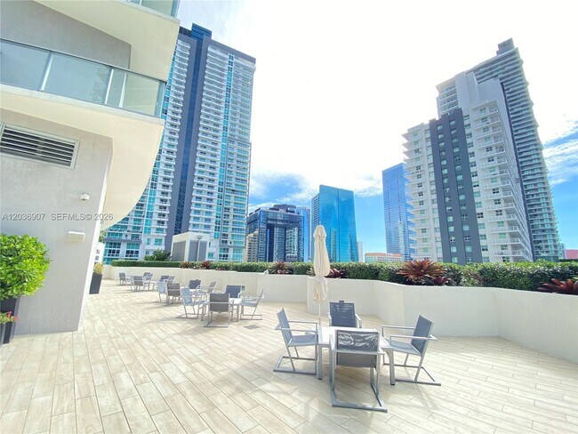 Building Photo - 1100 S Miami Ave