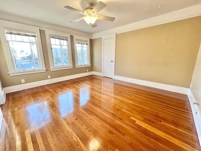 Building Photo - Charming Bluff Park Studio – Bright, Private, and Move-In Ready!