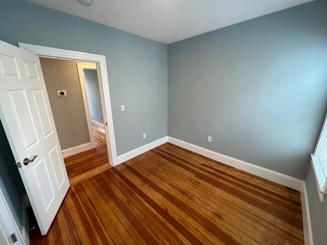 Building Photo - 9/1 Brand new renovation 4BR/2BA in Porter Sq! w/d in unit!