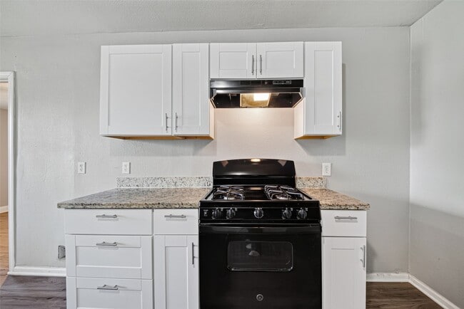 Building Photo - 4909 Holloway Dr