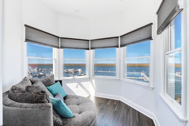 Building Photo - 9416 Amherst Ave