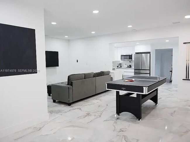 Building Photo - 1649 NE 8th Ave