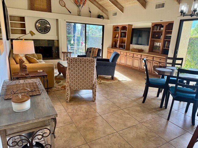 Building Photo - 310 Forest Hills Dr