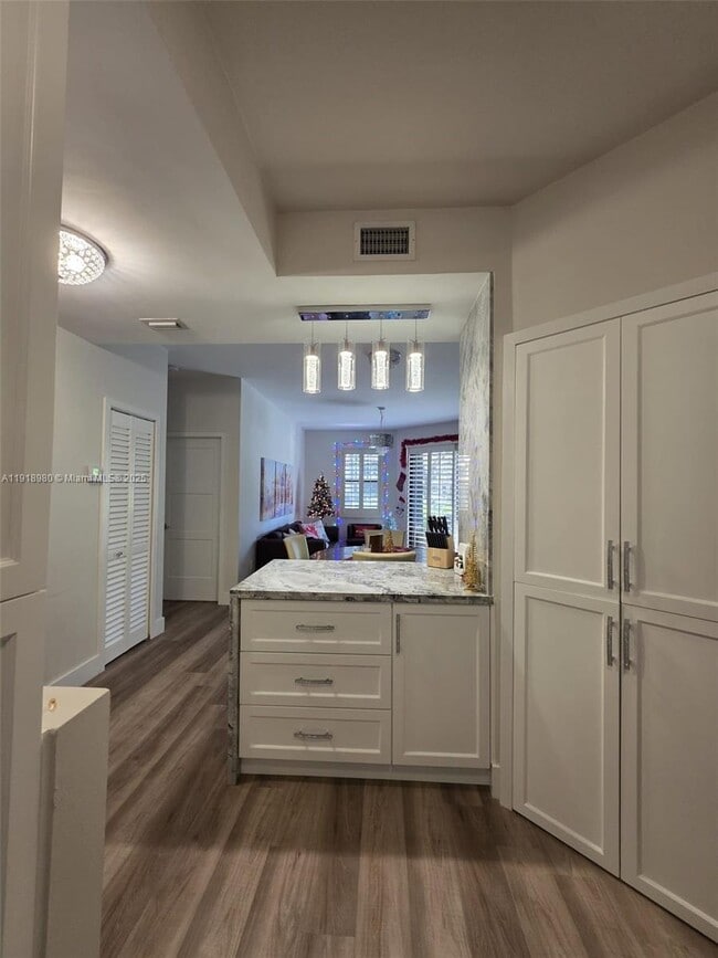 Building Photo - 15529 Miami Lakeway N