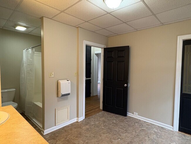 Building Photo - 23 N Grant St