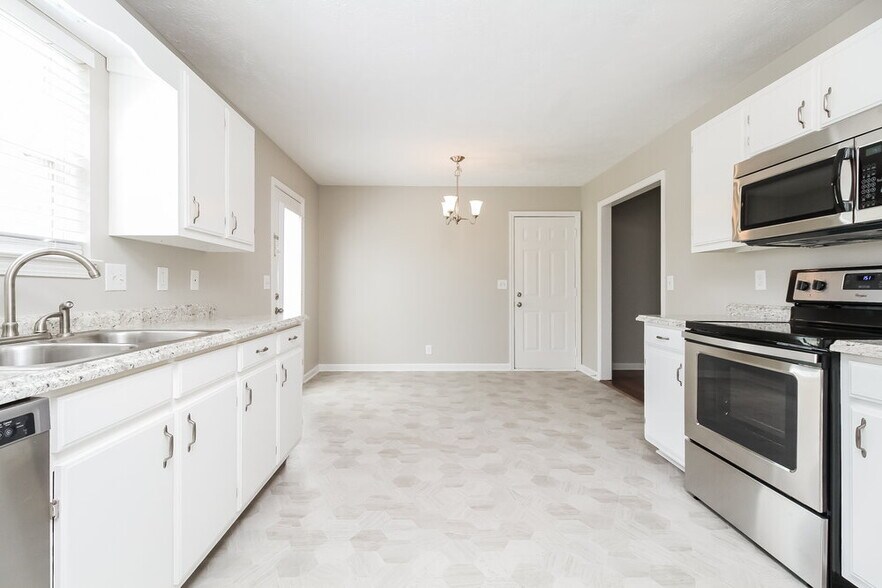 Building Photo - 2819 Weybridge Dr