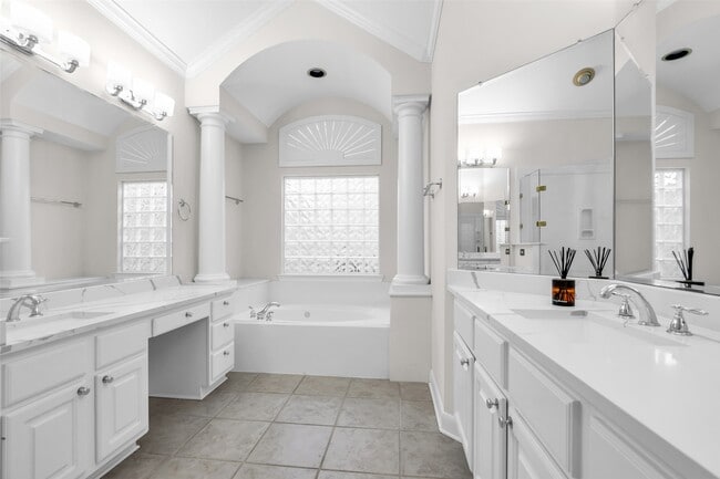 Building Photo - 27 Rockledge Dr