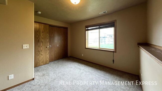 Building Photo - 2508 N Aidan Ave
