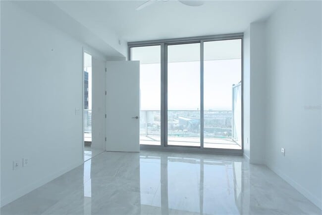 Building Photo - 400 Central Ave