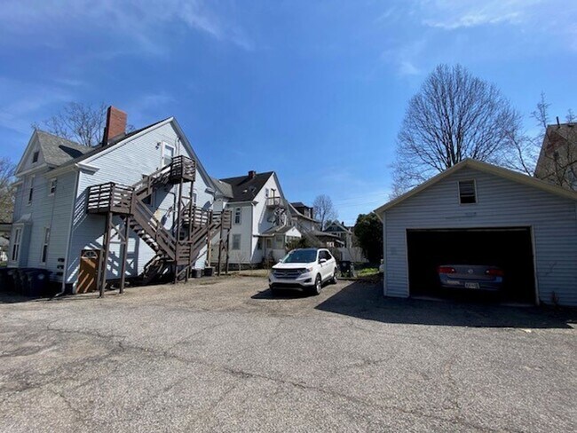 Building Photo - ...124 Beck Ave Akron OH 44302 MFH3