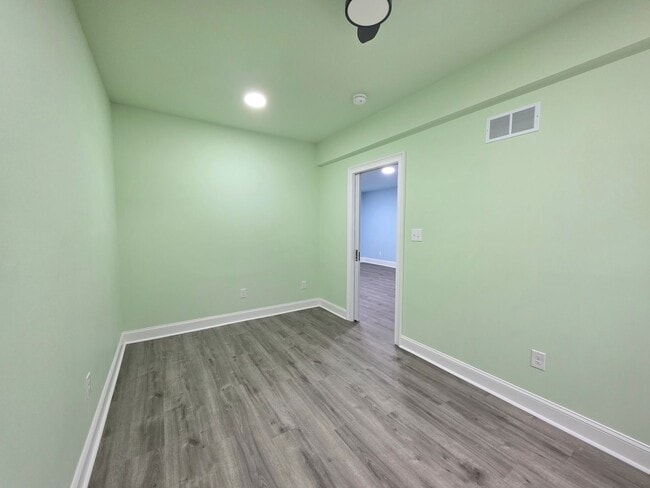 Building Photo - 4bed-3.5bath home in the Town of Whitehalll