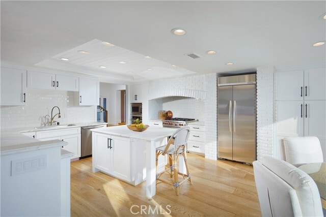 Building Photo - 2572 Bayshore Dr