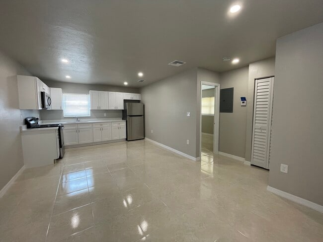 Building Photo - 11430-32 Kimble Dr - Quad