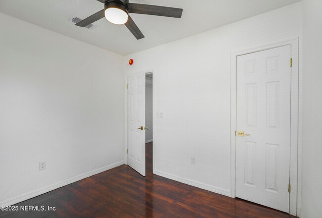 Building Photo - 5246 Sunderland Rd