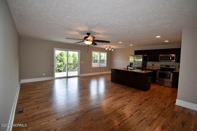 Building Photo - 274 N Saylor St