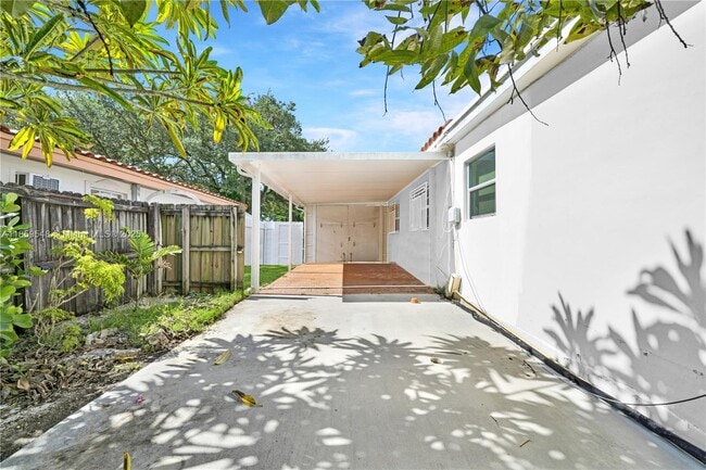 Building Photo - 7435 SW 34th St