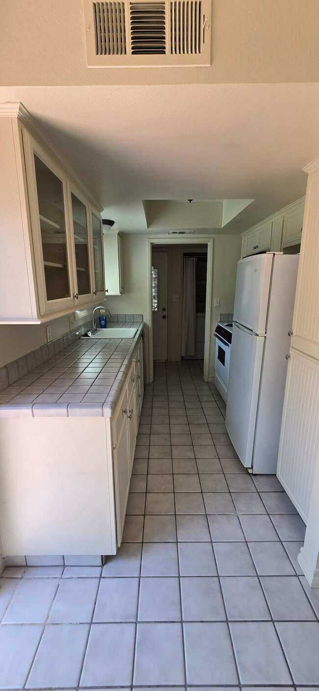 Building Photo - Stockton 2 Bedroom 1 Bathroom Condo