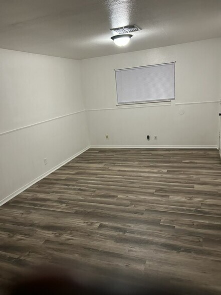 Living Room - 802 W 2nd St