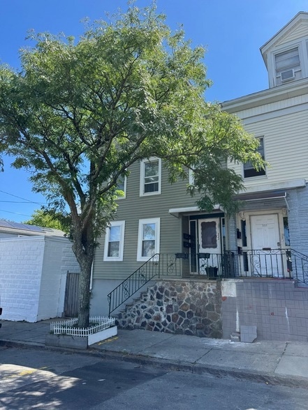 Building Photo - 223 Trenton St