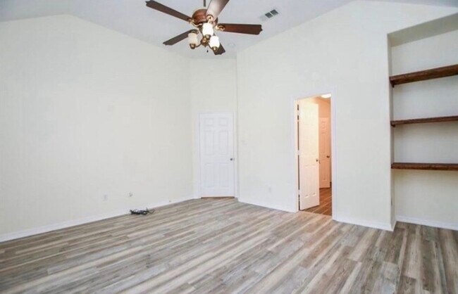 Building Photo - 12755 Mill Ridge Dr