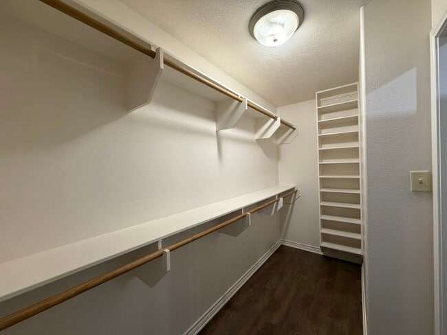 Building Photo - 1713 Palasota Dr