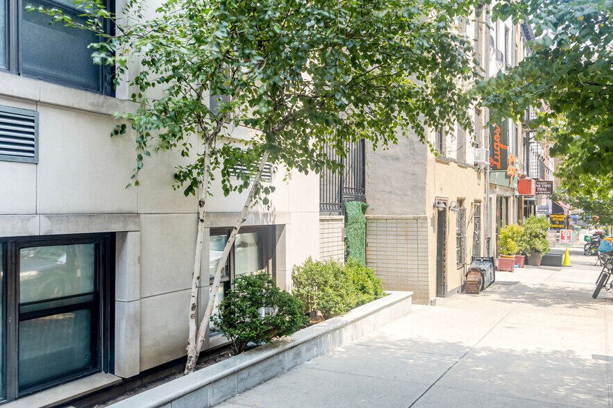 Building Photo - 141 E 33rd St