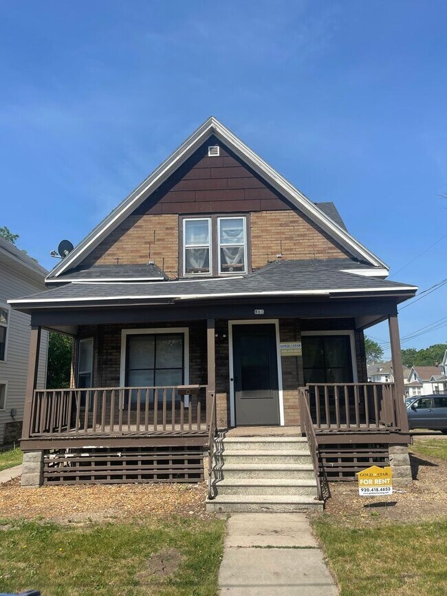 Building Photo - 861 Cherry St