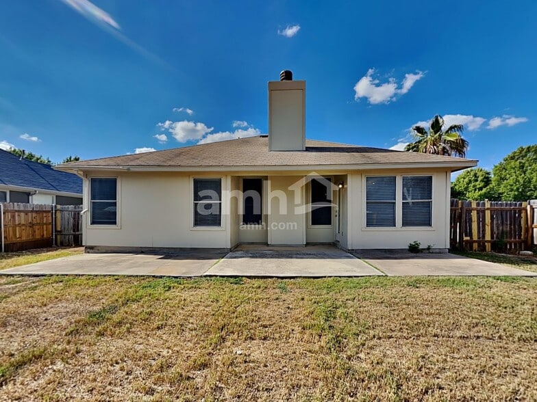 Building Photo - 110 Pony Cv