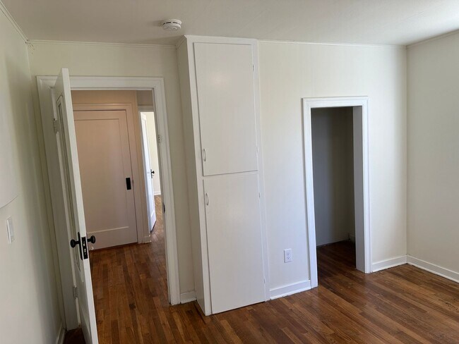 Building Photo - Updated 4 bedroom home on a huge lot!