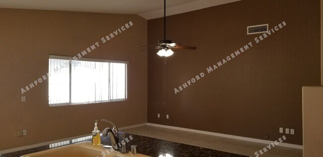 Building Photo - 3 BEDROOM HOME FOR RENT IN PHOENIX WITH POOL